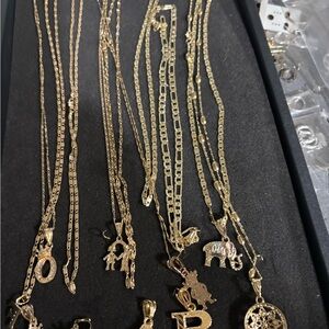 Elegant Gold Pendant Necklaces